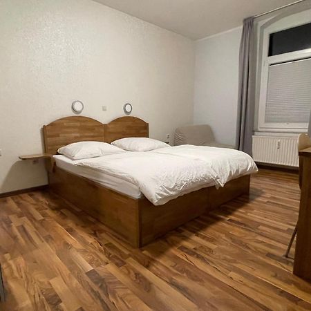 Hotel Gaststaette Zur Eiche à Hanovre Extérieur photo