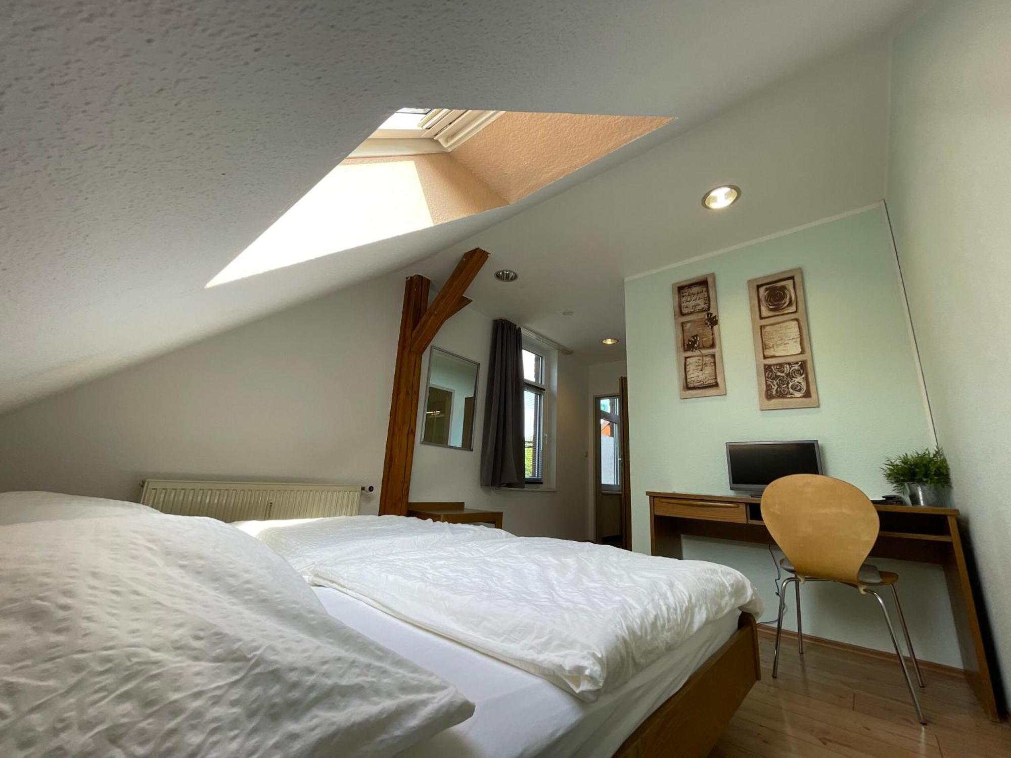 Hotel Gaststaette Zur Eiche à Hanovre Extérieur photo