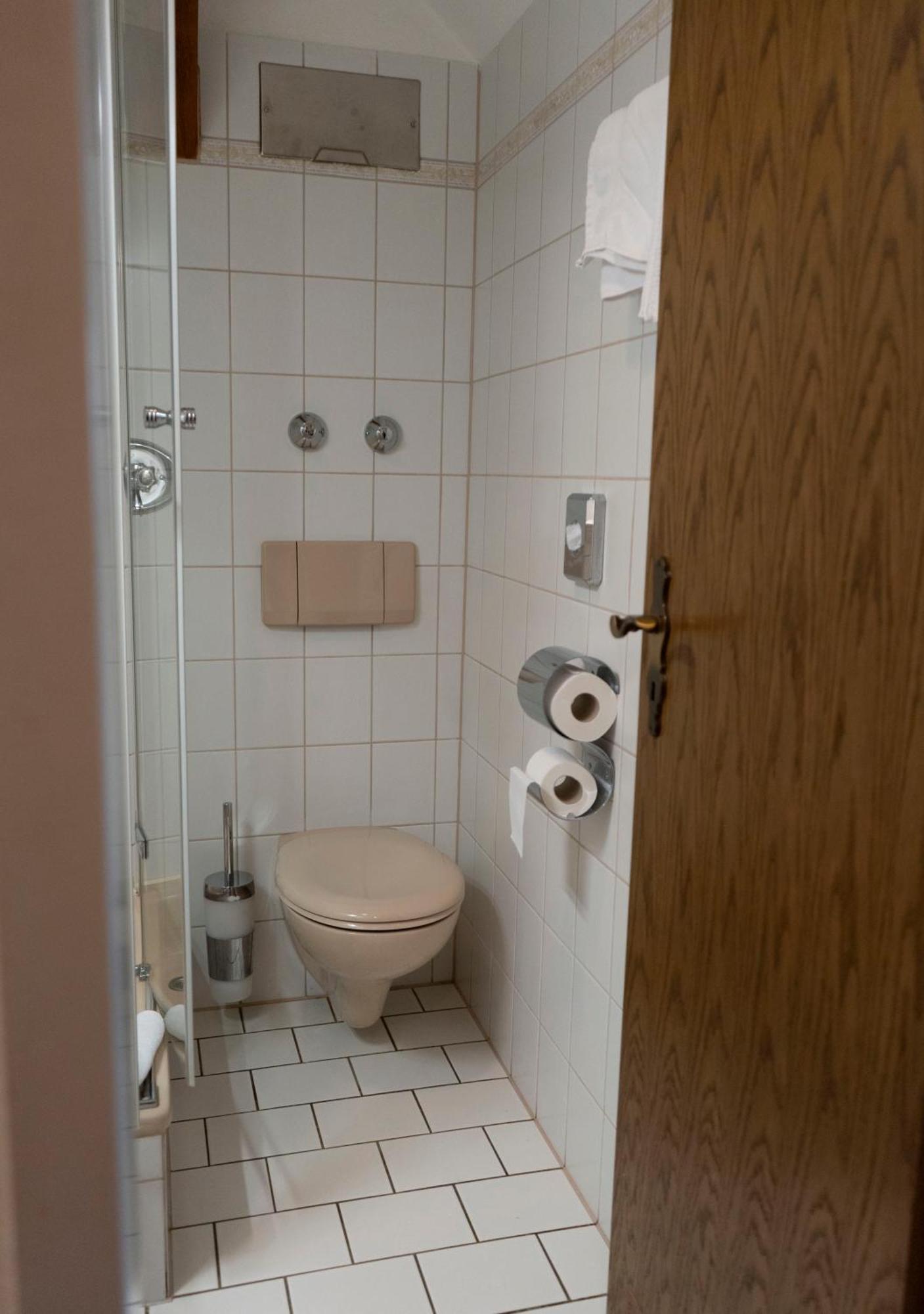 Hotel Gaststaette Zur Eiche à Hanovre Extérieur photo