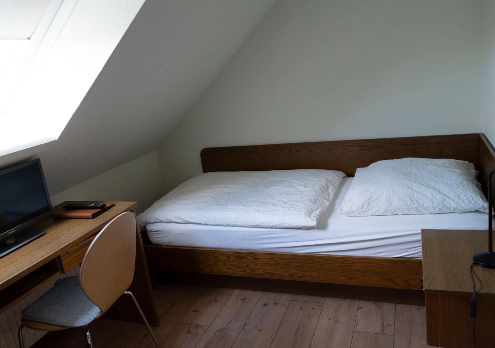 Hotel Gaststaette Zur Eiche à Hanovre Extérieur photo
