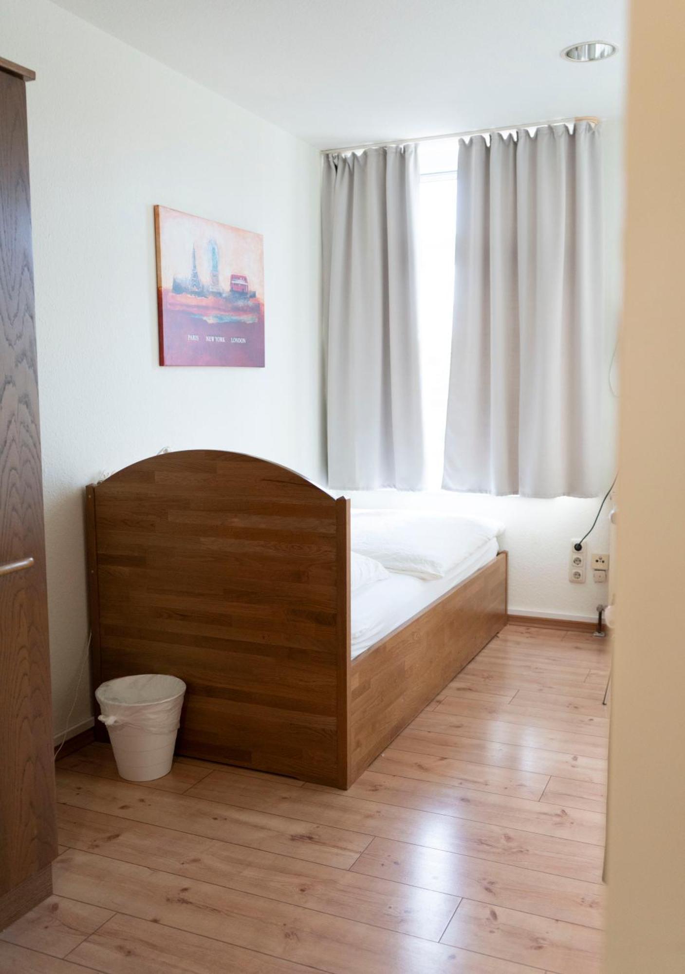 Hotel Gaststaette Zur Eiche à Hanovre Extérieur photo