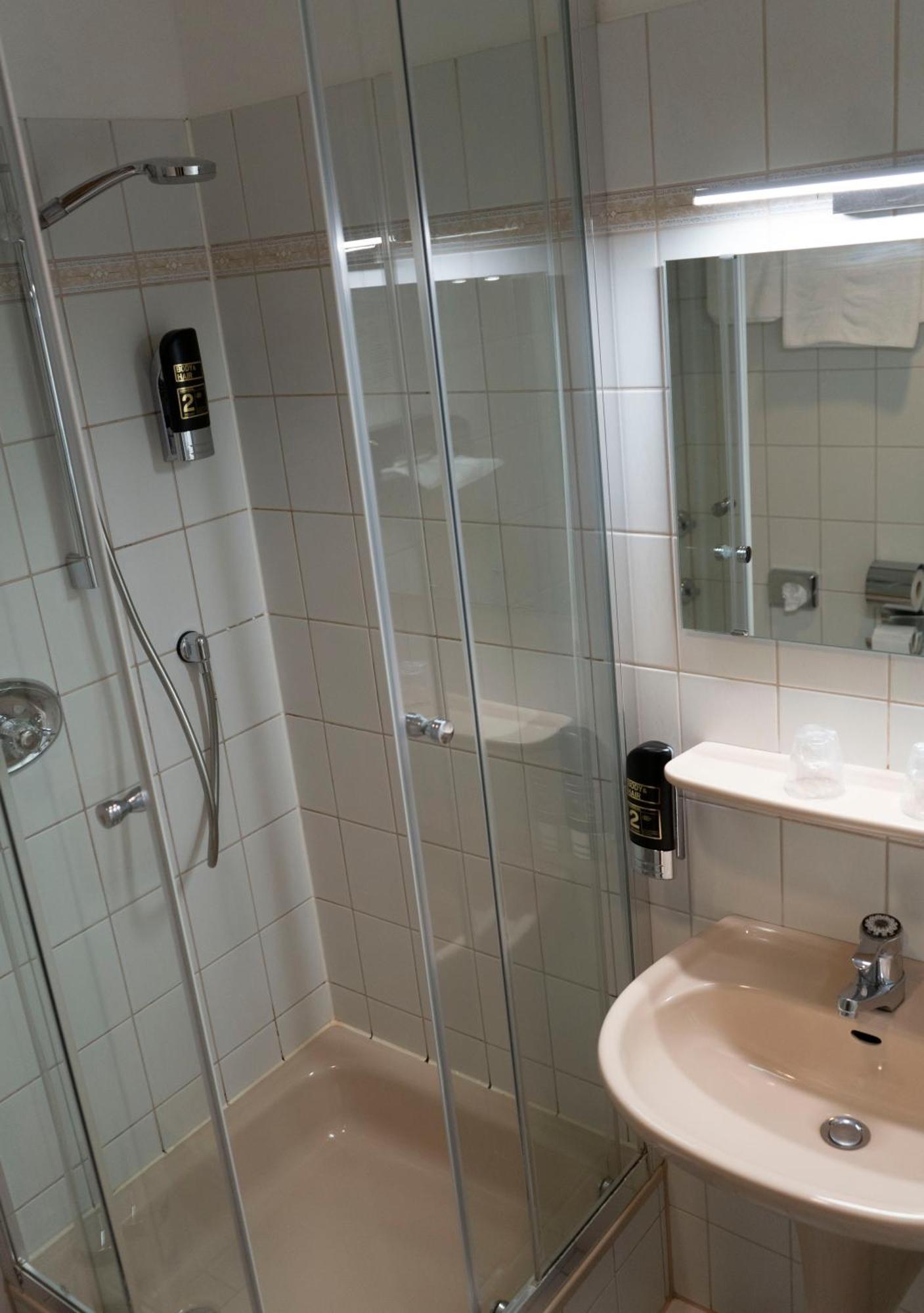 Hotel Gaststaette Zur Eiche à Hanovre Extérieur photo