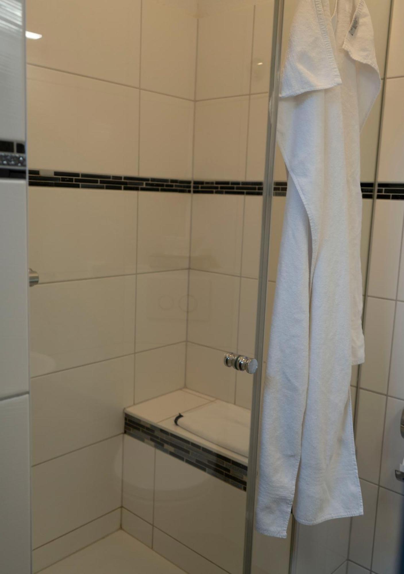 Hotel Gaststaette Zur Eiche à Hanovre Extérieur photo