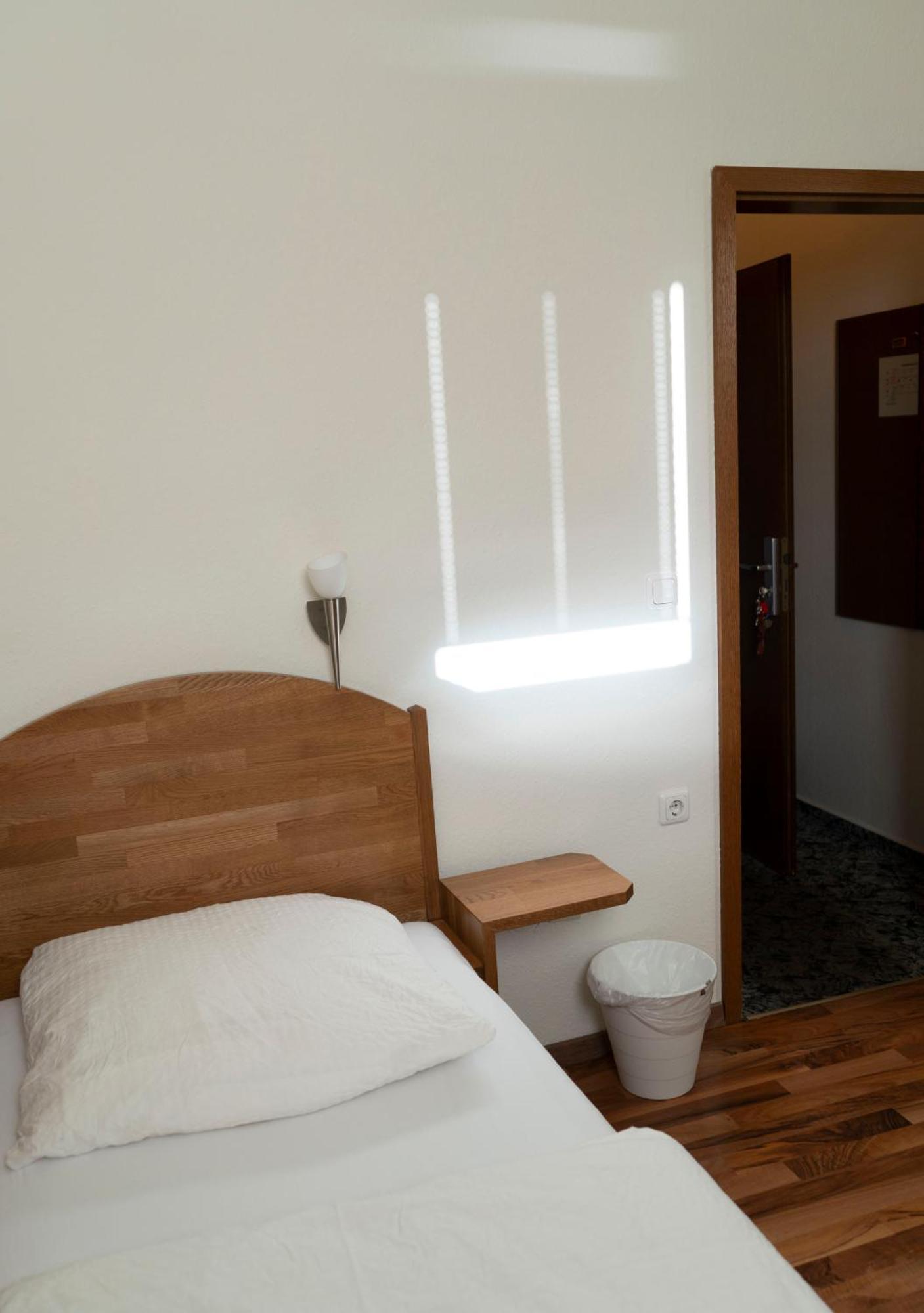 Hotel Gaststaette Zur Eiche à Hanovre Extérieur photo