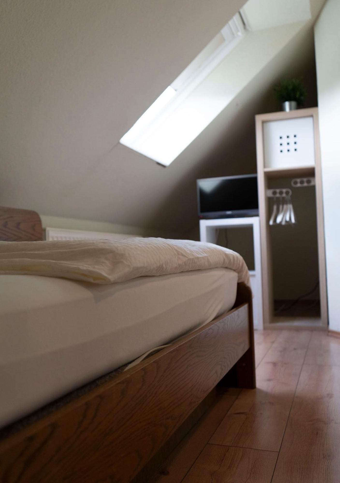 Hotel Gaststaette Zur Eiche à Hanovre Extérieur photo