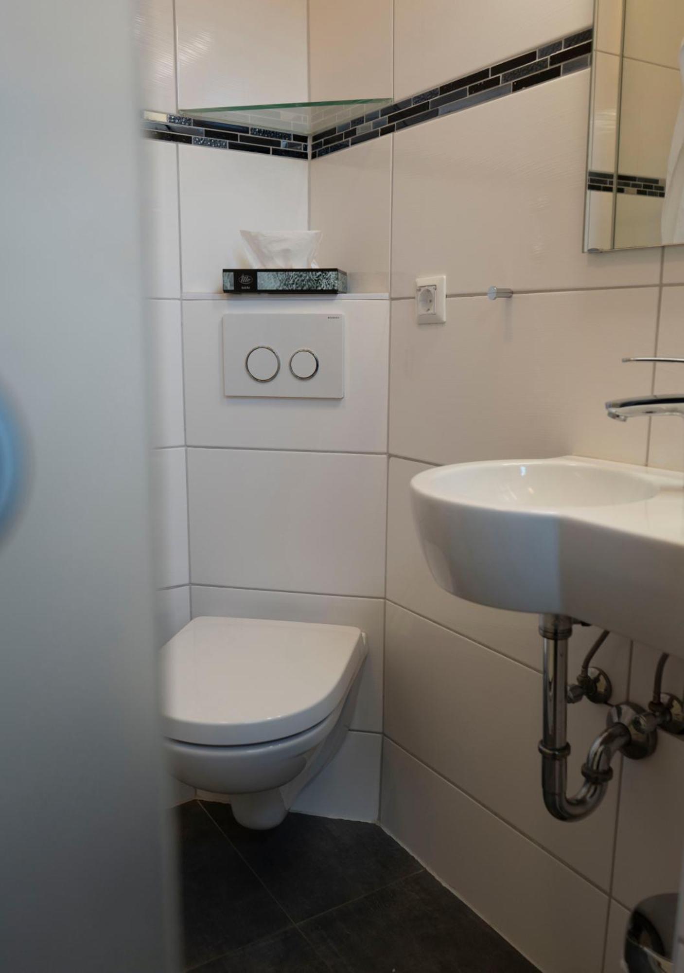 Hotel Gaststaette Zur Eiche à Hanovre Extérieur photo
