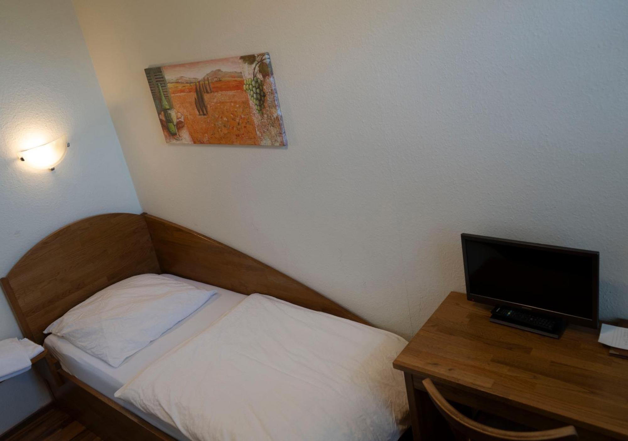 Hotel Gaststaette Zur Eiche à Hanovre Extérieur photo