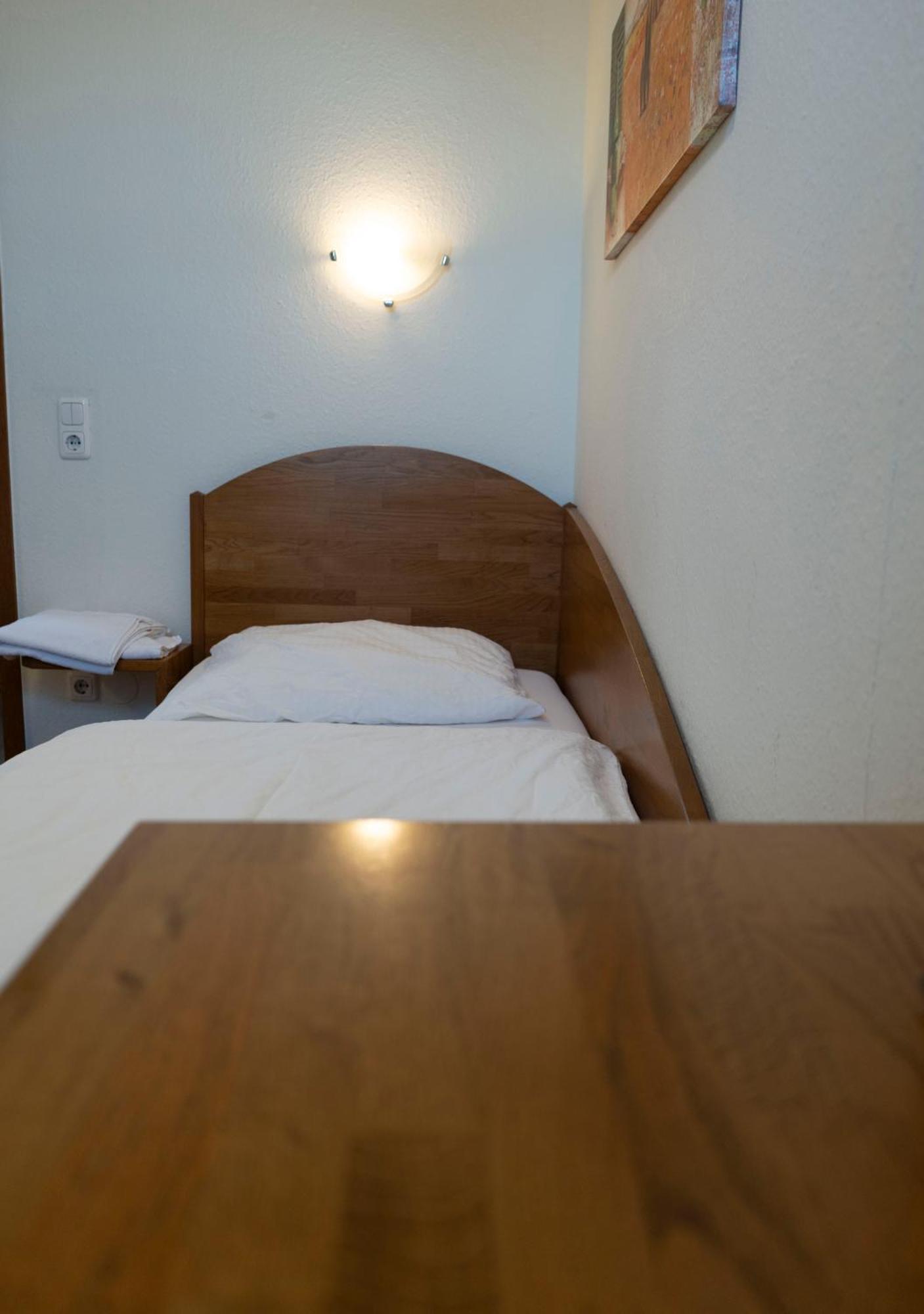 Hotel Gaststaette Zur Eiche à Hanovre Extérieur photo