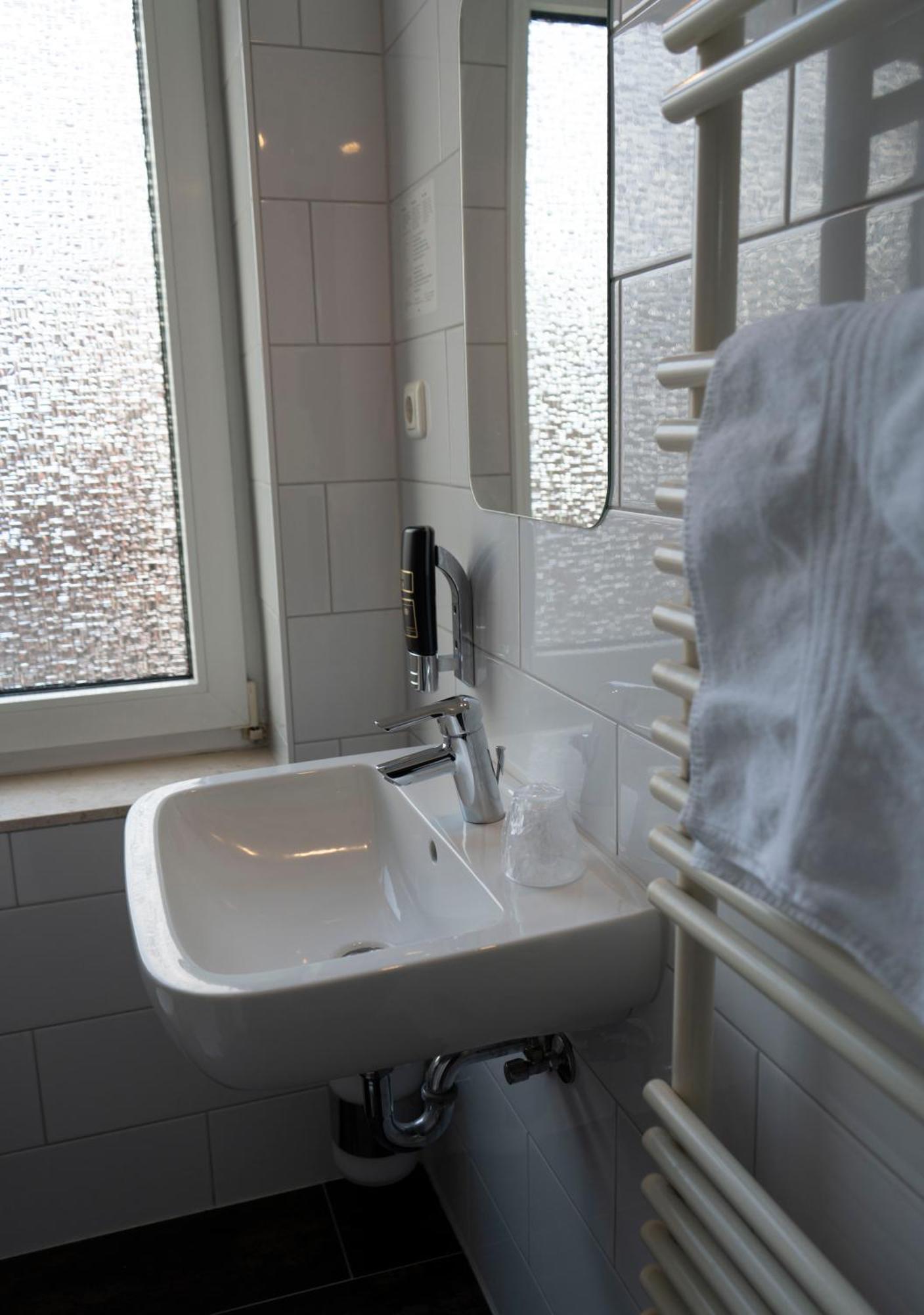 Hotel Gaststaette Zur Eiche à Hanovre Extérieur photo