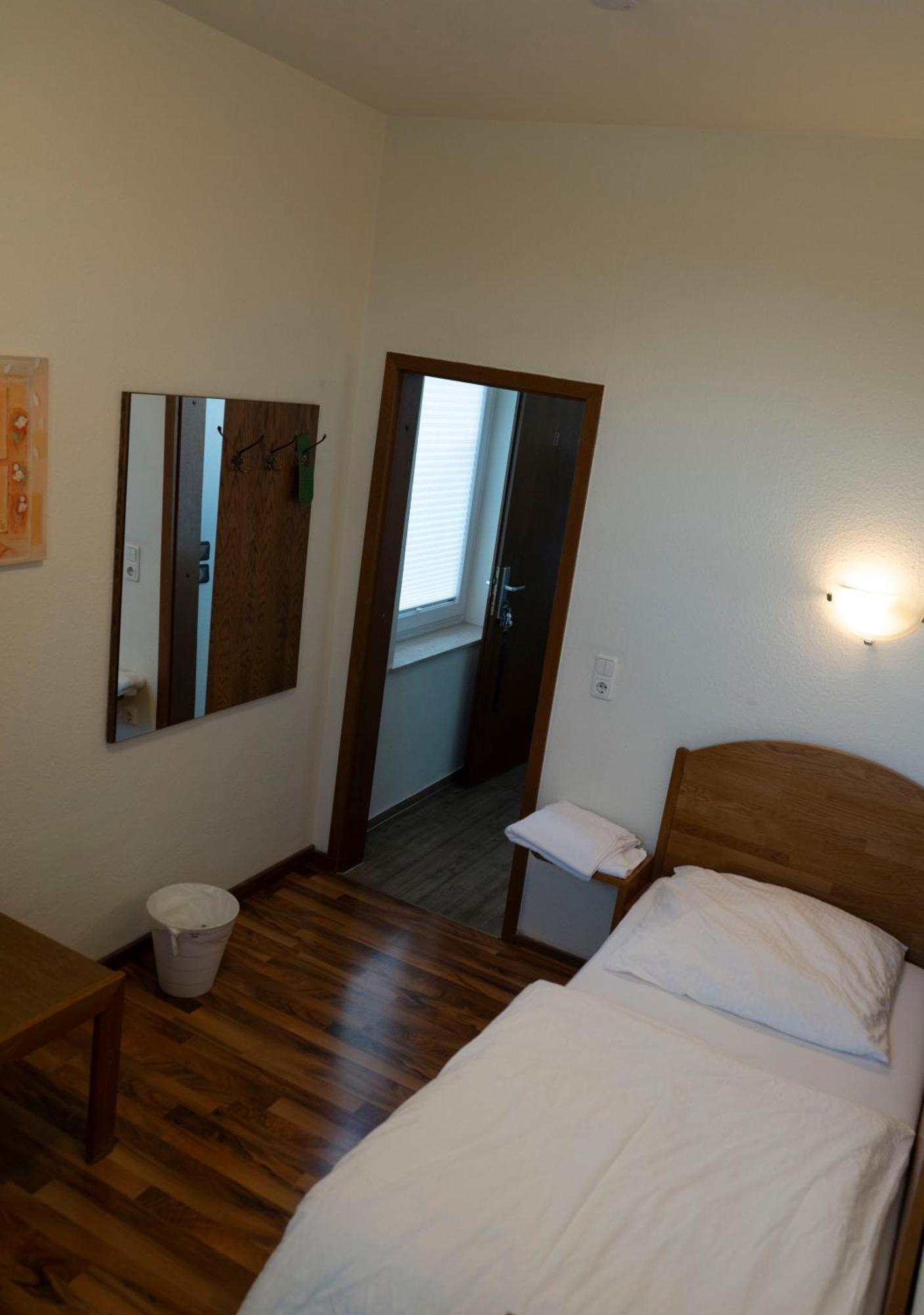 Hotel Gaststaette Zur Eiche à Hanovre Extérieur photo