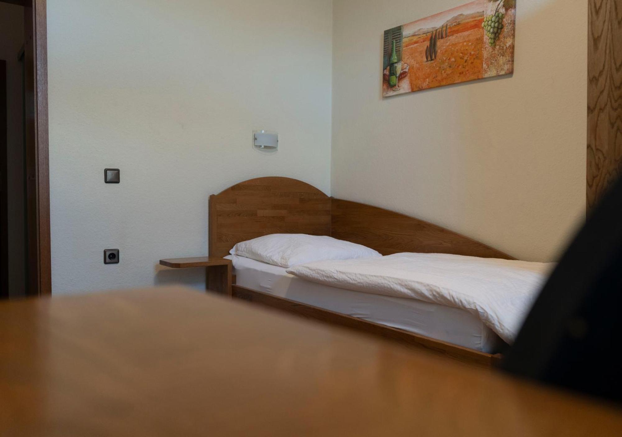 Hotel Gaststaette Zur Eiche à Hanovre Extérieur photo